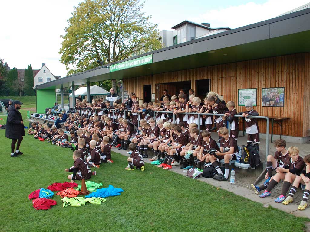 Besuch der Fußballschule des FC ST. Pauli 