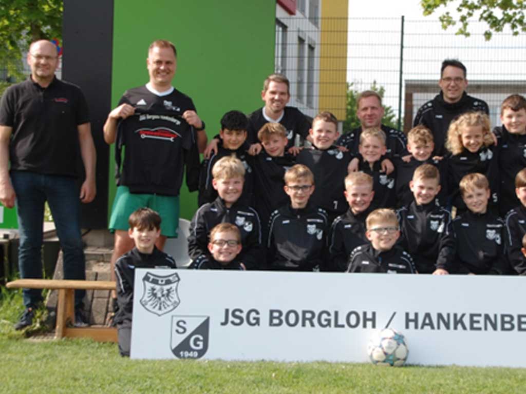 NEUE TRAININGSANZÜGE FÜR DIE U9