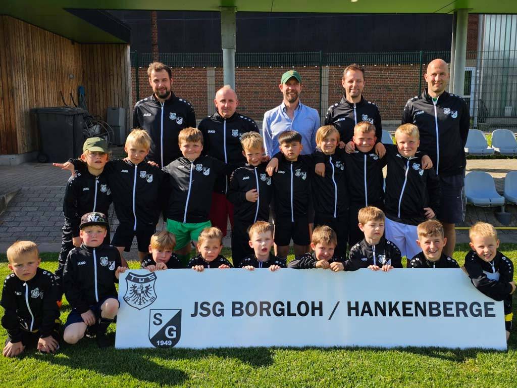 NEUE TRAININGSANZÜGE FÜR DIE U8 DER JSG