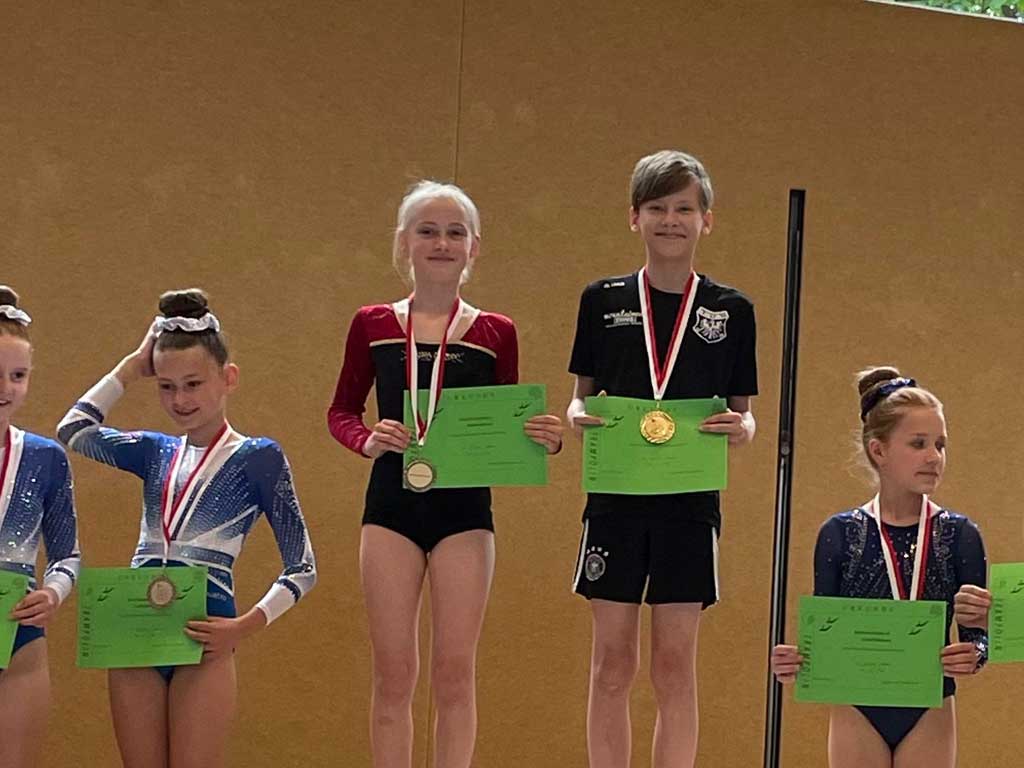 Bezirks- Syncronmeisterschaften im Trampolinturnen